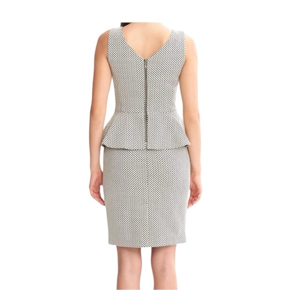 BANANA REPUBLIC, WOMENS, SLEEVELESS, PEPLUM DRESS. BLACK & WHITE PRINT. SIZE 4 - Picture 2 of 10